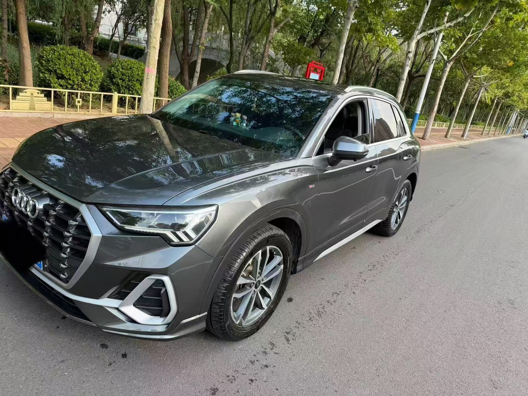 Audi Q3 2023 car image 