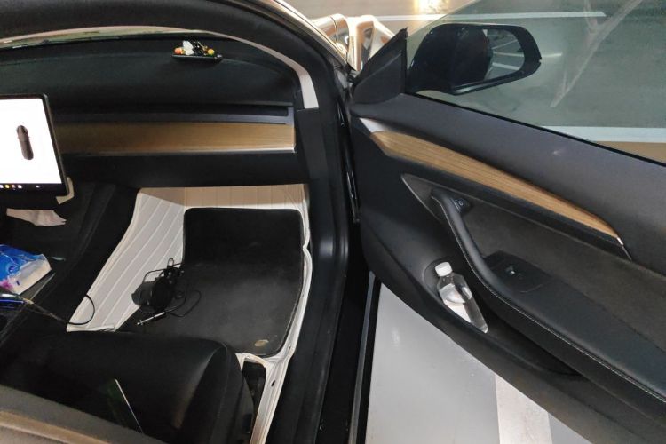 Tesla Model 3 2022 car image #21