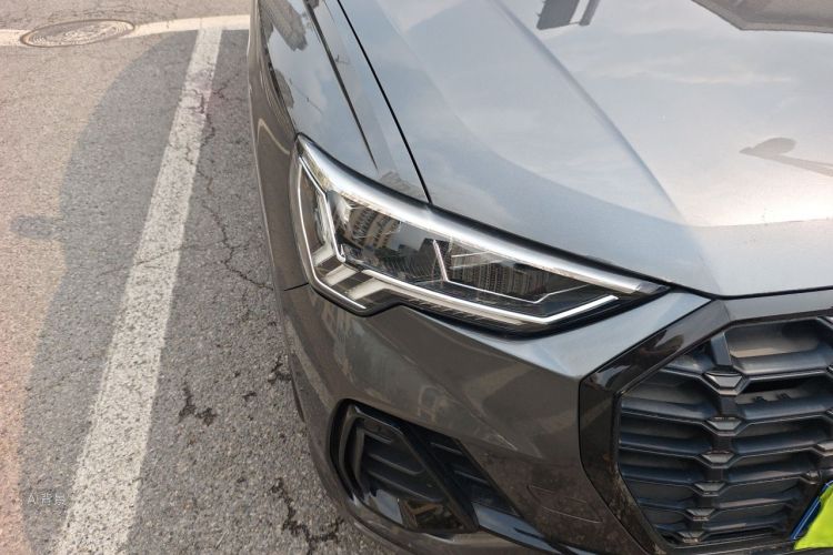 Audi Q3 2020 car image #8
