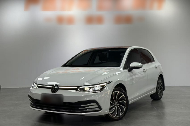 Volkswagen Golf 2024 car image #2