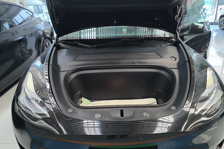 Tesla Model Y 2023 #20 Tesla Model Y 2023 car image #20