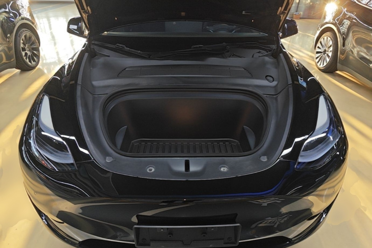Tesla Model Y 2023 #22 Tesla Model Y 2023 car image #22