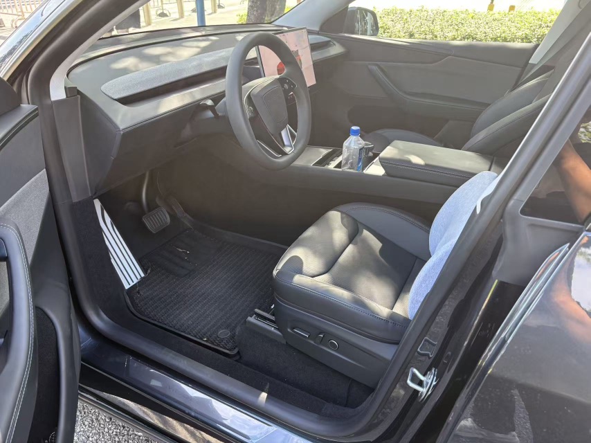 Tesla Model Y 2025 #3 Tesla Model Y 2025 car image #3