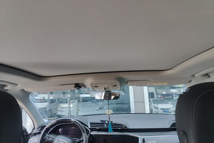 Audi Q3 2021 car image #18