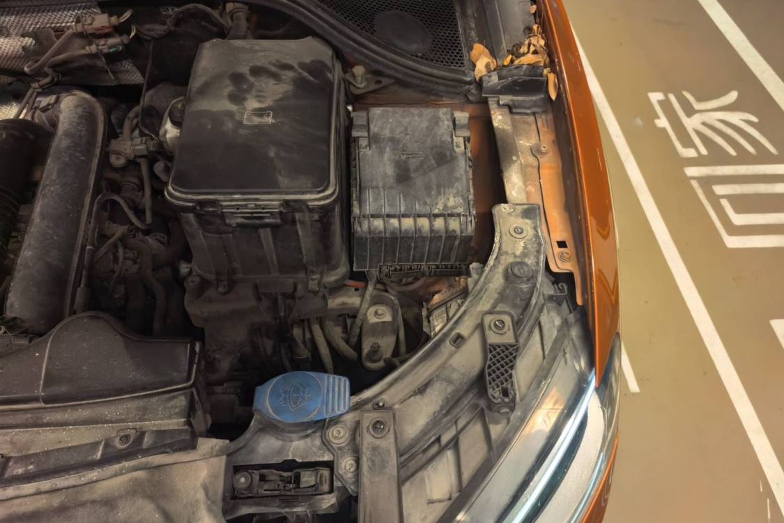 Audi Q3 2016 car image #12