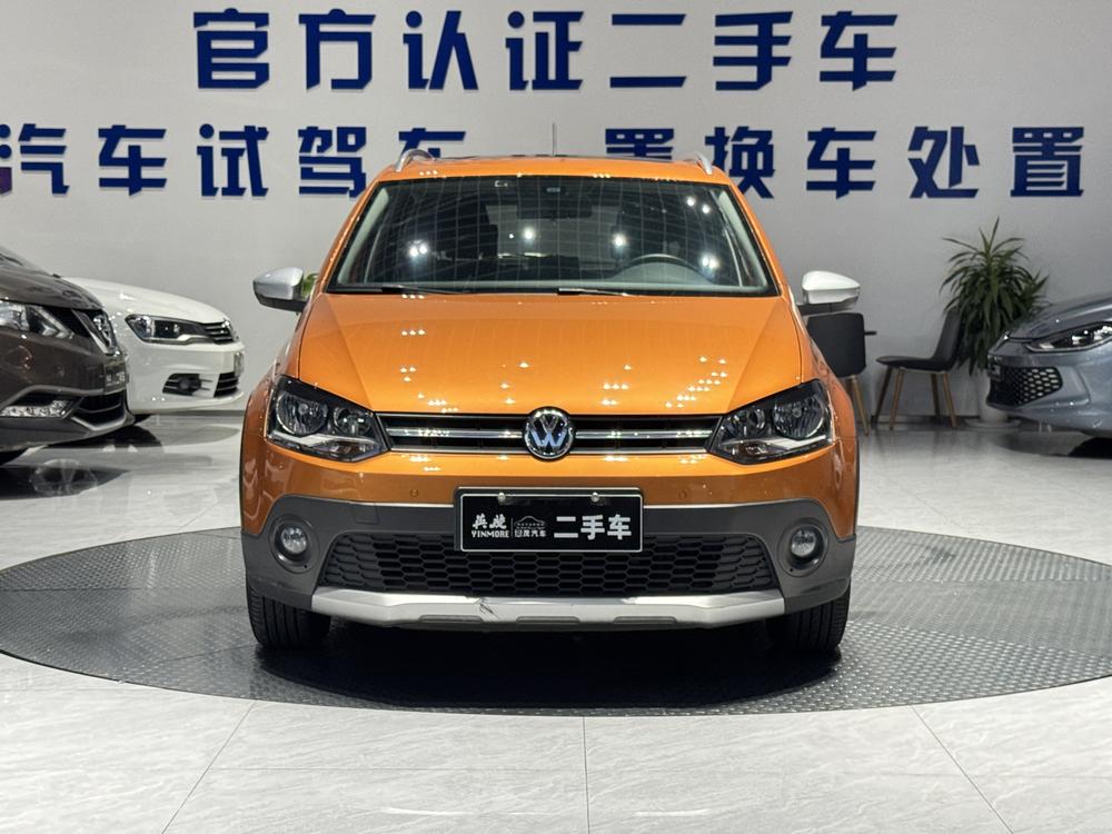 Volkswagen Polo 2015 car image #2