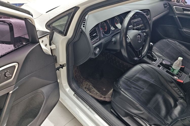 Volkswagen Golf 2018 car image #12