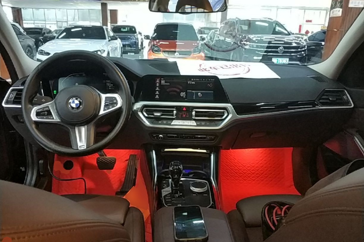 BMW 3 Series 2022 car image #10
