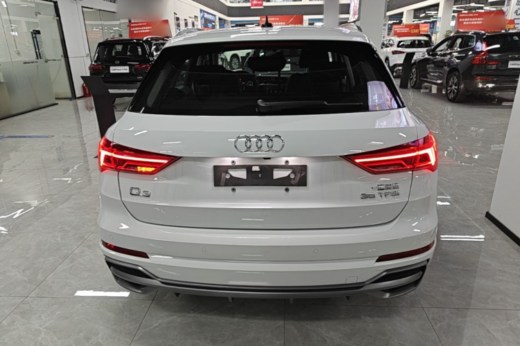 Audi Q3 2021 car image #6