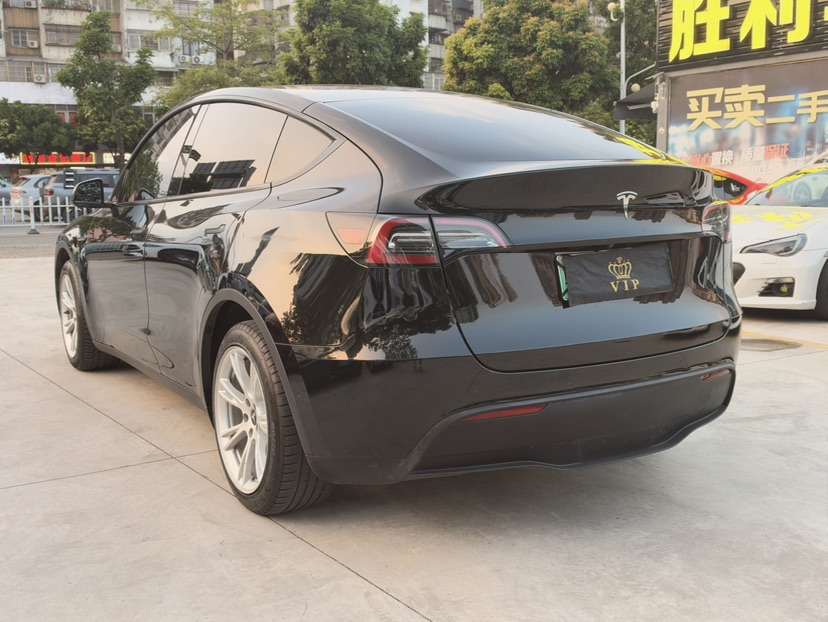 Tesla Model Y 2023 صورة سيارة #5