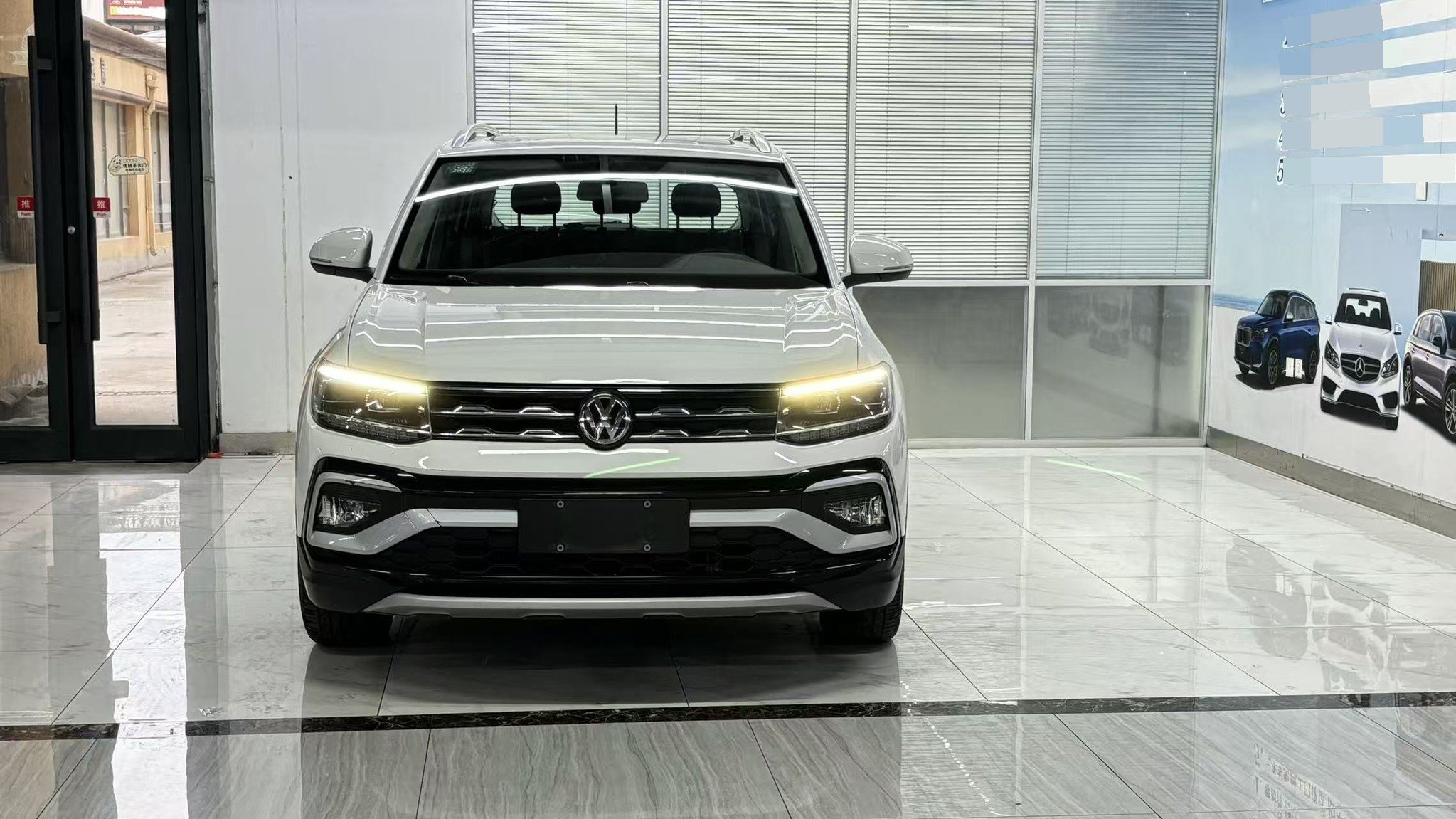 Volkswagen T-Cross 2019 car image #2
