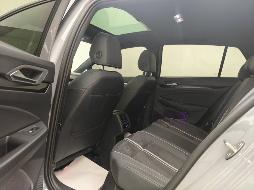 Volkswagen Golf 2024 car image #9