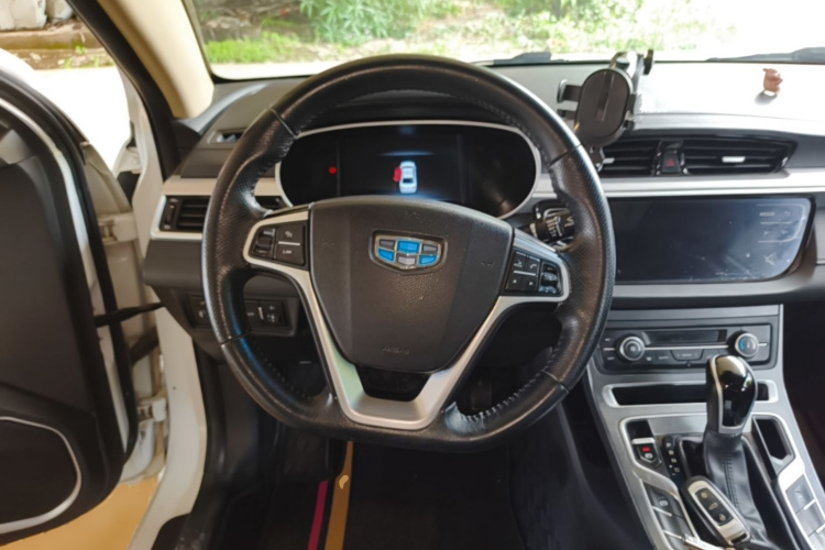 GEELY Emgrand 2018 car image #11