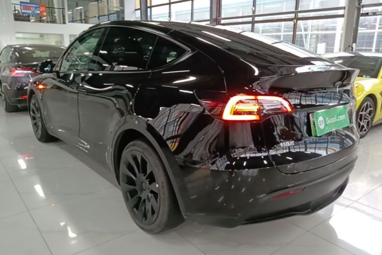 Tesla Model Y 2022 #5 Tesla Model Y 2022 car image #5