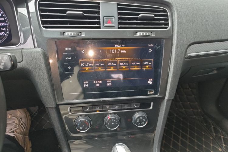 Volkswagen Golf 2020 car image #15