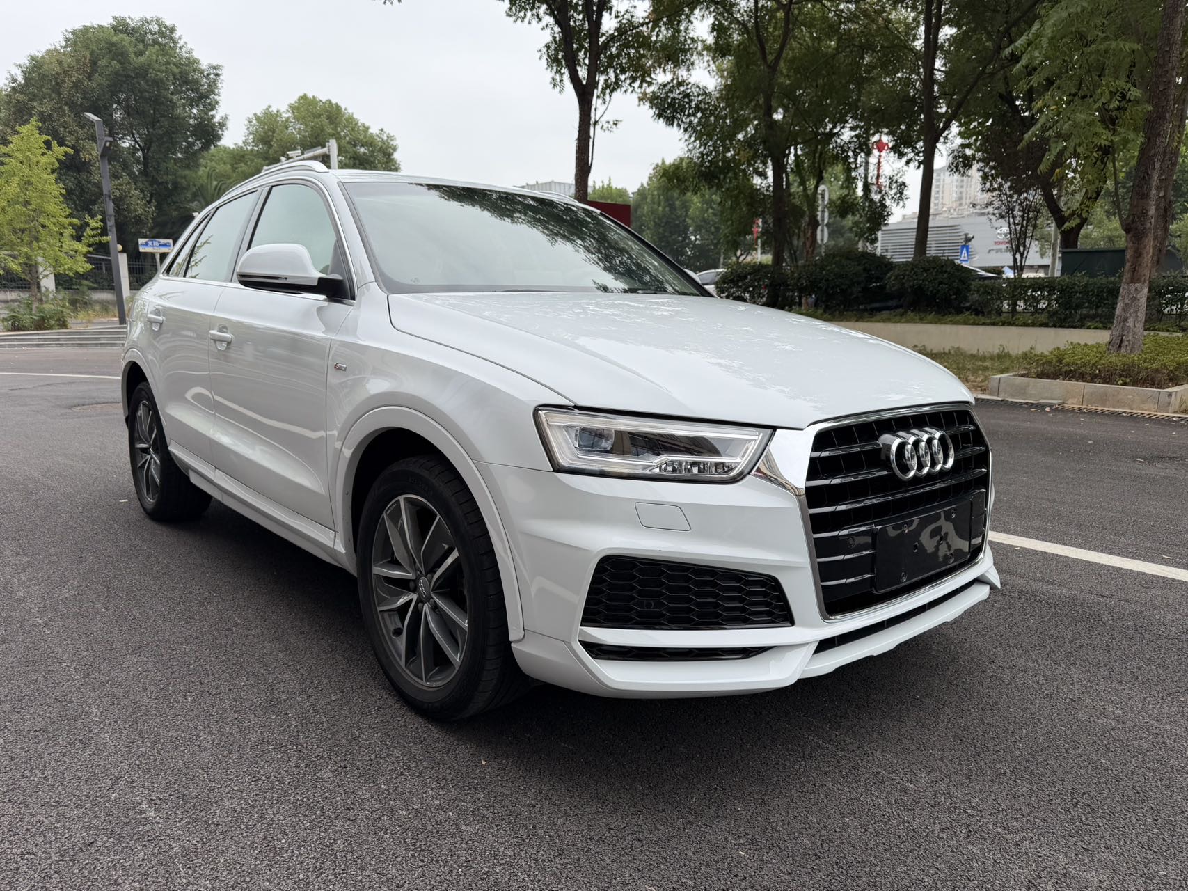 Audi Q3 2019 car image #3
