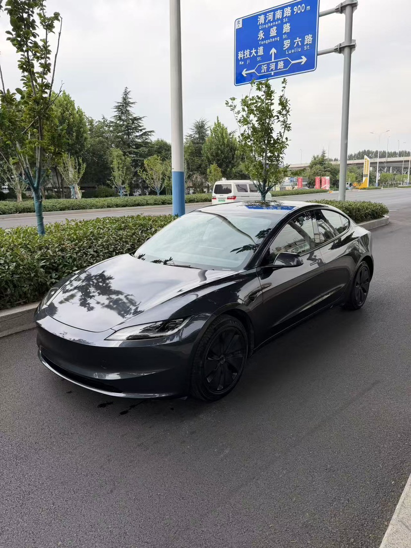 Tesla Model 3 2024 Tesla Model 3 2024 immagine di auto