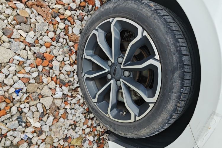 GEELY Binray 2021 car image #9