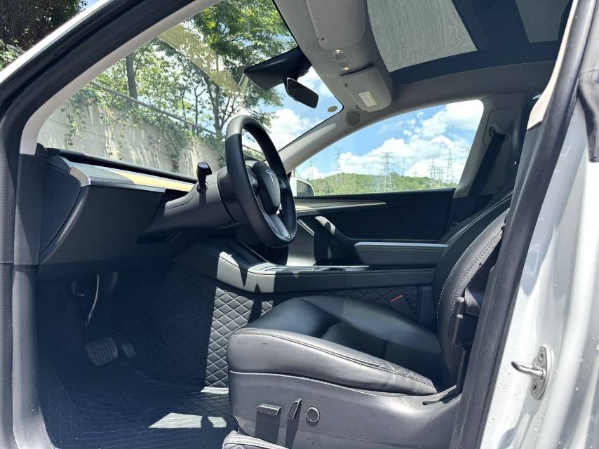 Tesla Model Y 2023 car image #3