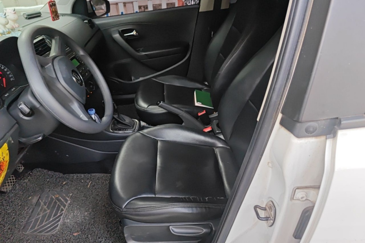 Volkswagen Polo 2016 car image #15