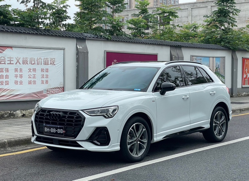 Audi Q3 2023 car image 