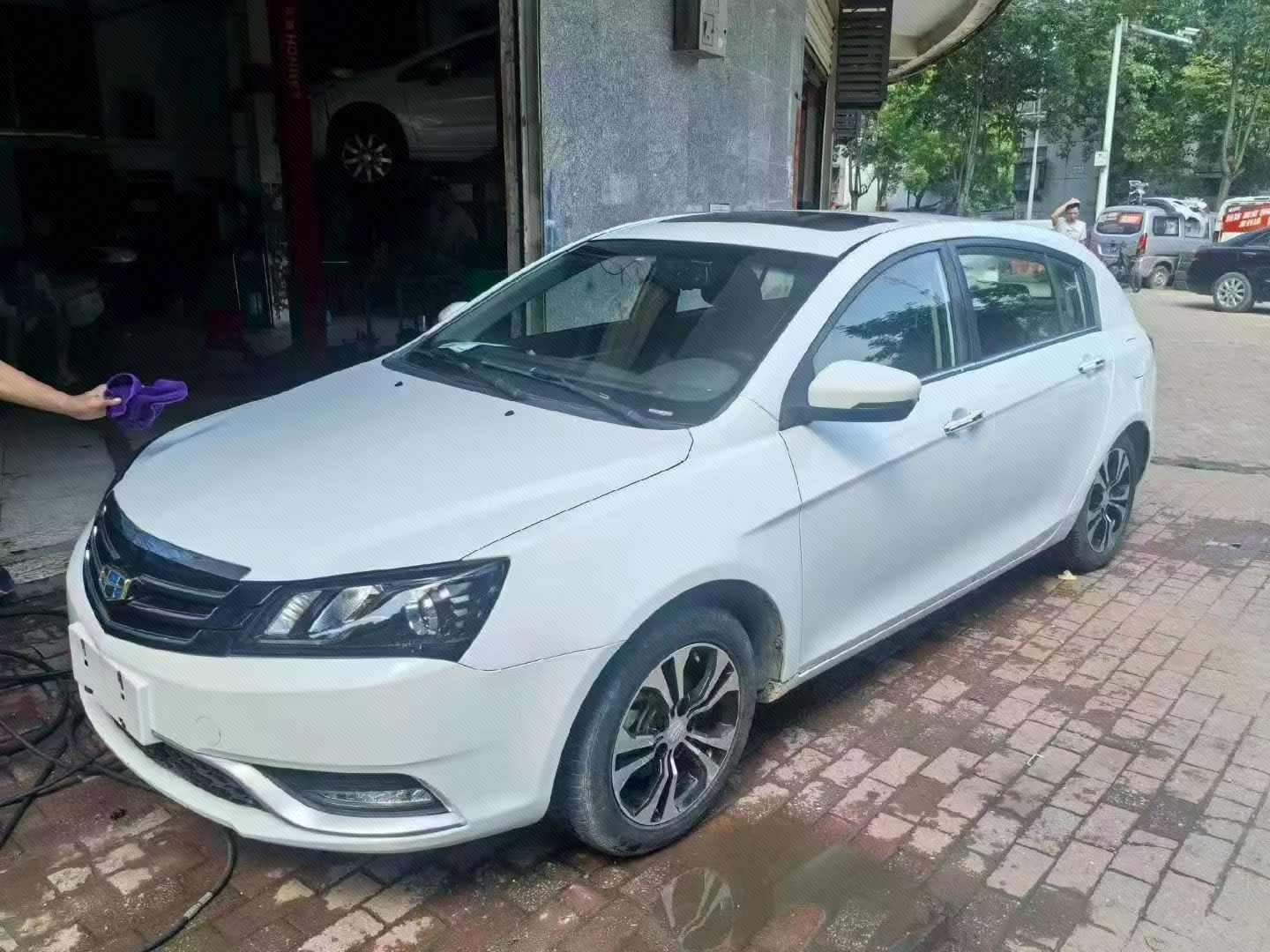 GEELY Emgrand 2014 car image 
