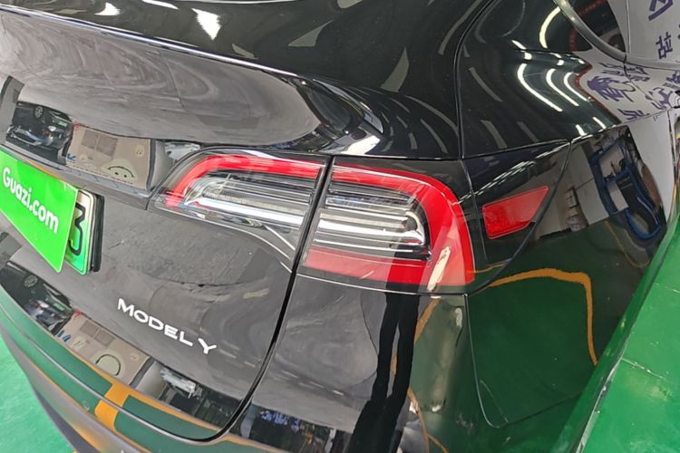 Tesla Model Y 2021 car image #8