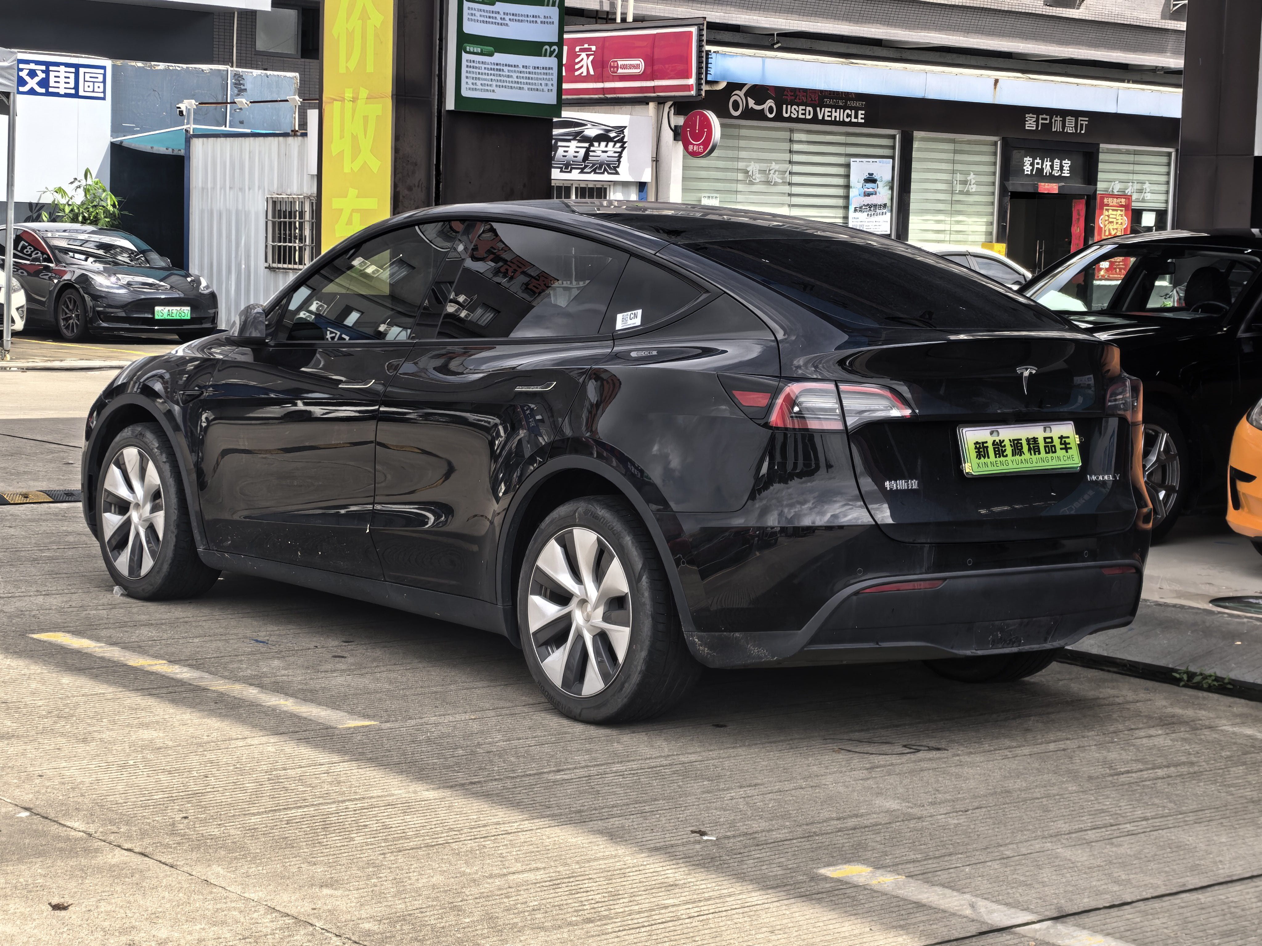 Tesla Model Y 2023 car image #6