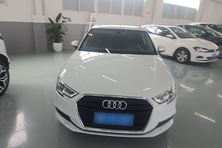 Audi A3 2018 car image #3