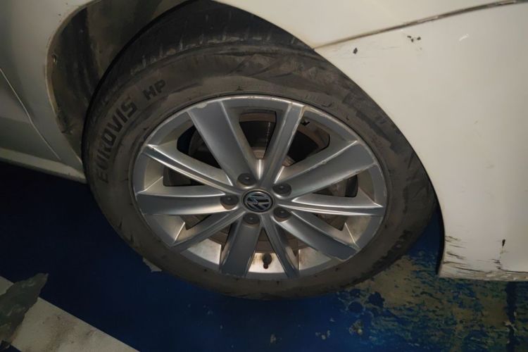 Volkswagen Polo 2015 car image #6