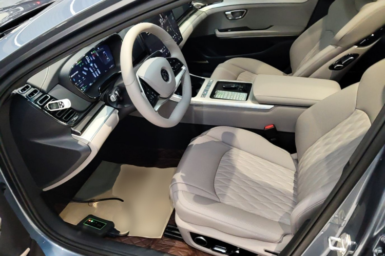 BYD Han 2025 car image #15