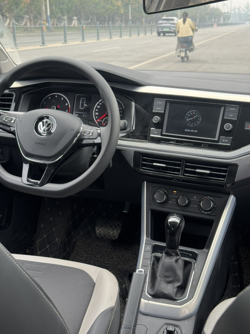 Volkswagen Polo 2021 car image #8
