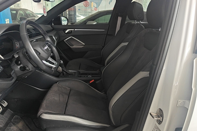 Audi Q3 2023 car image #15