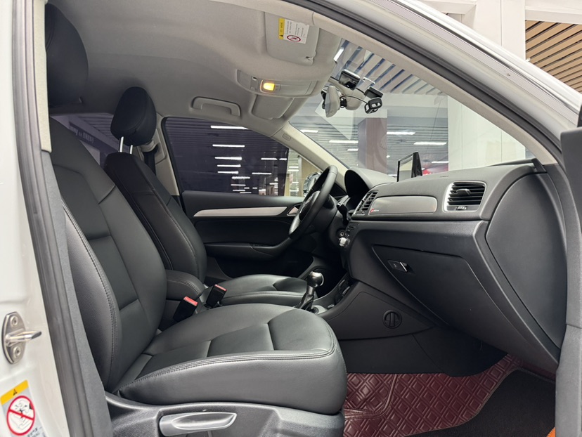 Audi Q3 2016 car image #20