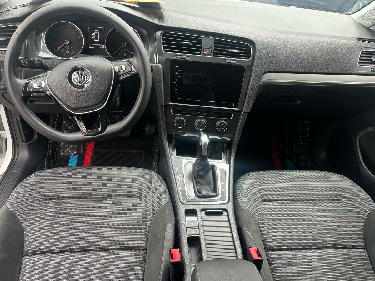 Volkswagen Golf 2020 car image #4