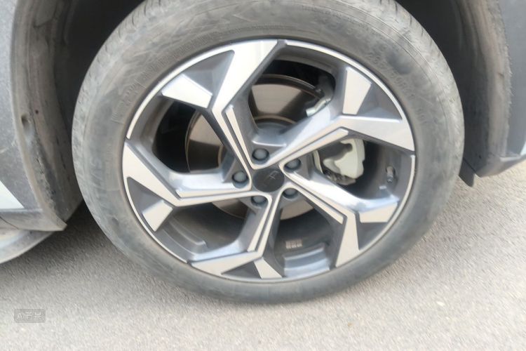 GEELY Boyue L 2023 car image #9