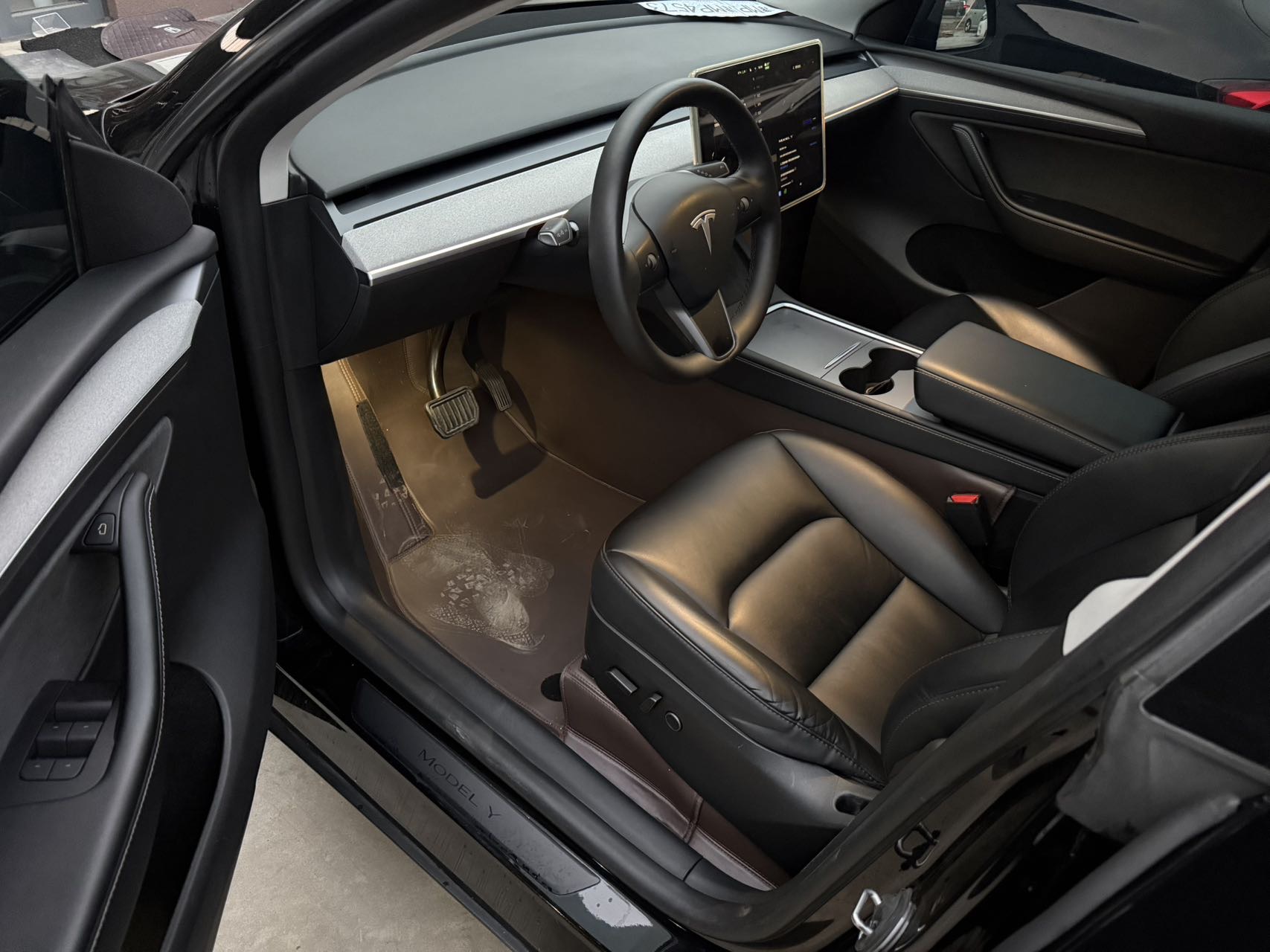 Tesla Model Y 2024 car image #6