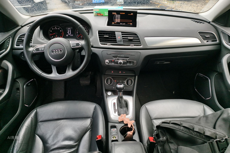 Audi Q3 2018 car image #11