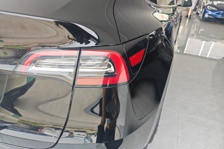 Tesla Model Y 2023 #8 Tesla Model Y 2023 car image #8