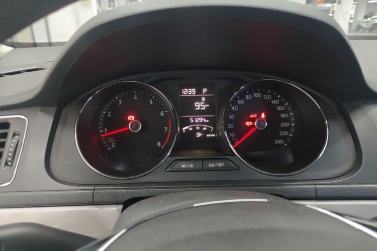 Volkswagen Lavida 2017 car image #12