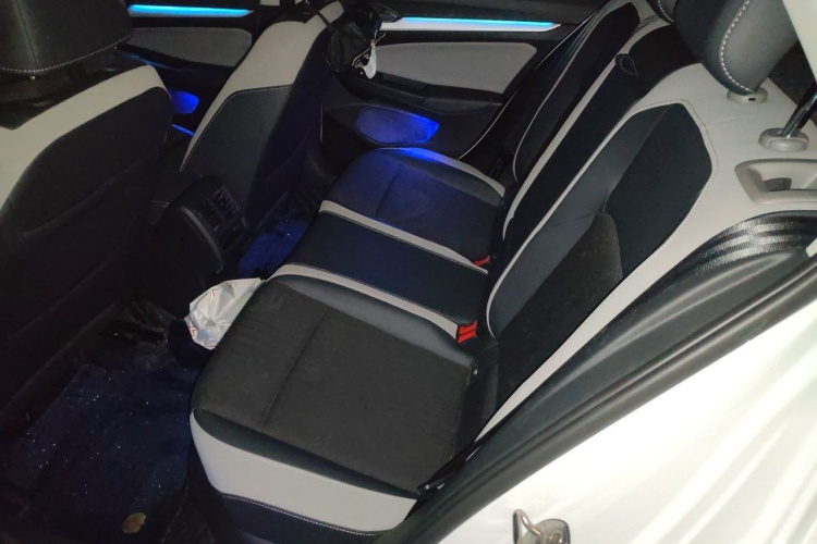 Volkswagen Golf 2022 car image #10