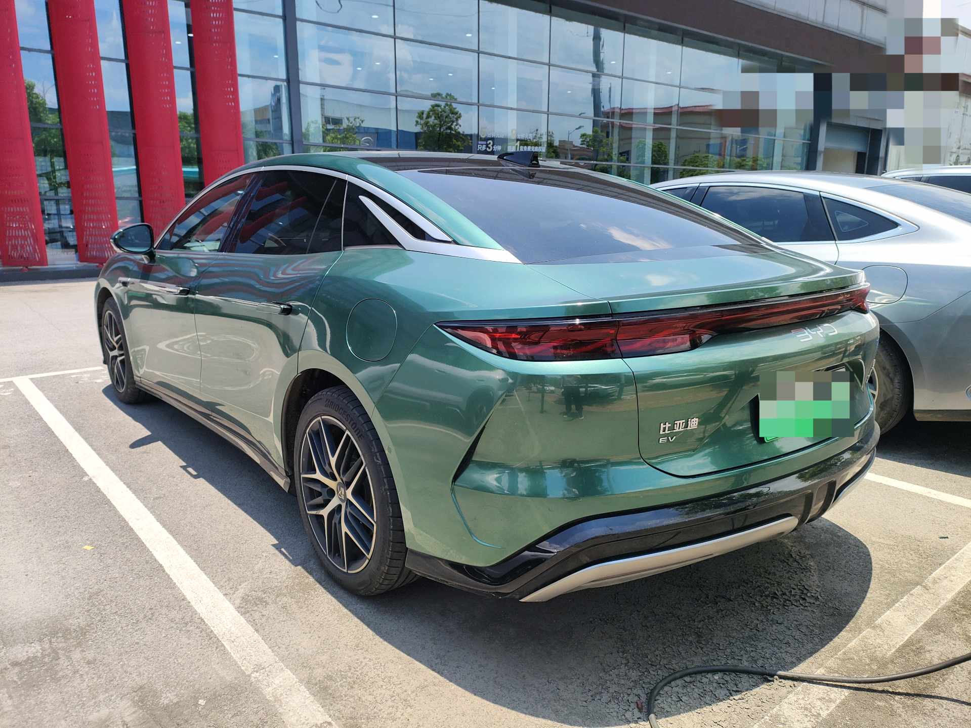 BYD HanL 2025 car image #10