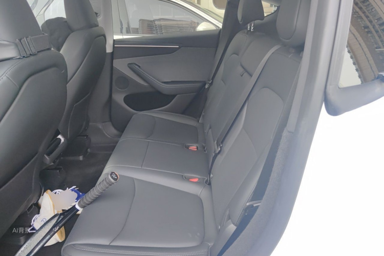 Tesla Model Y 2025 #19 Tesla Model Y 2025 car image #19
