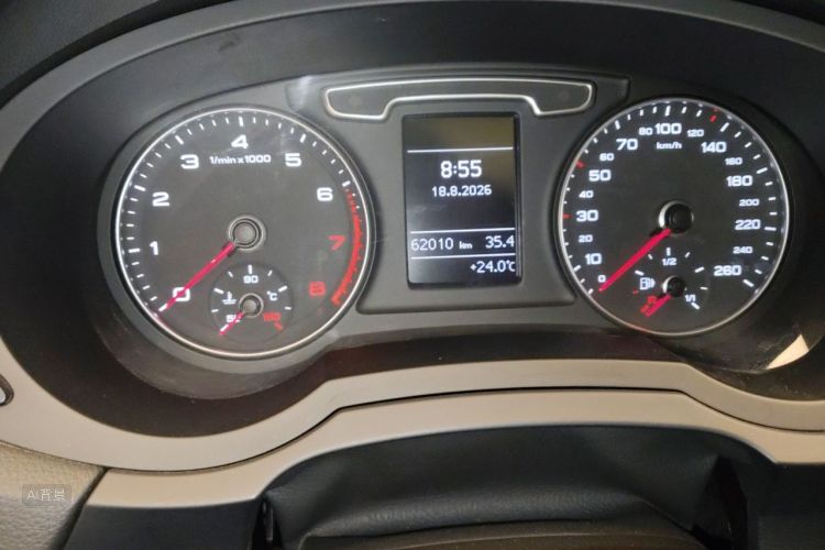 Audi Q3 2016 car image #14