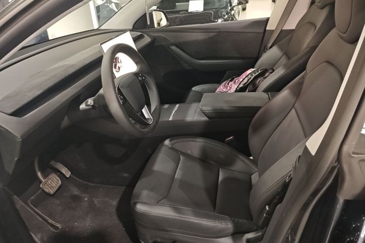 Tesla Model Y 2025 #15 Tesla Model Y 2025 car image #15