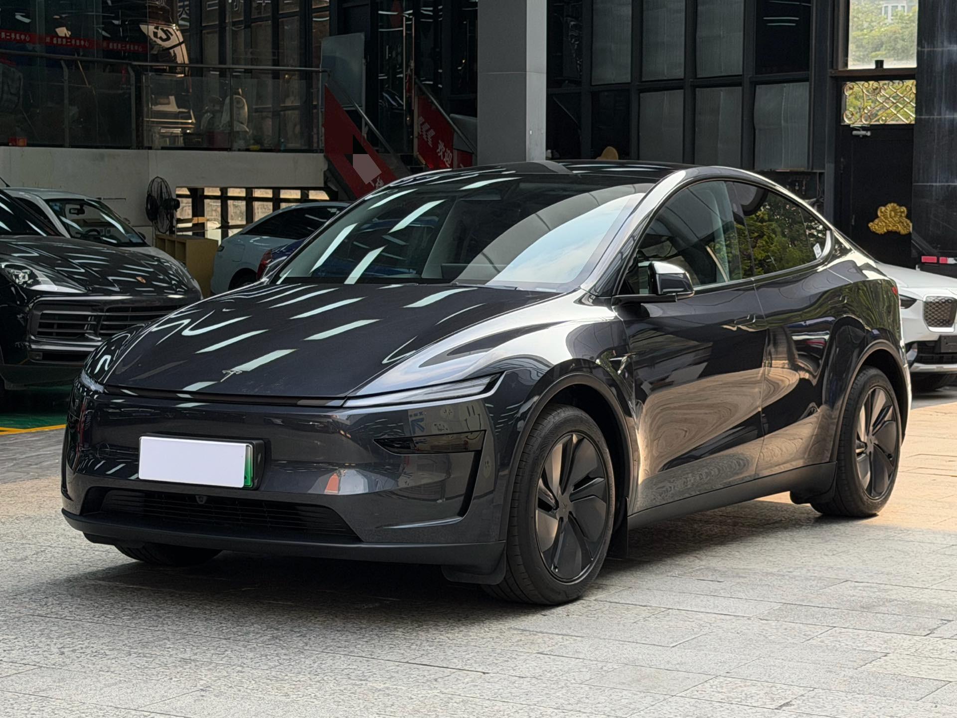 Tesla Model Y 2025 汽车图片 