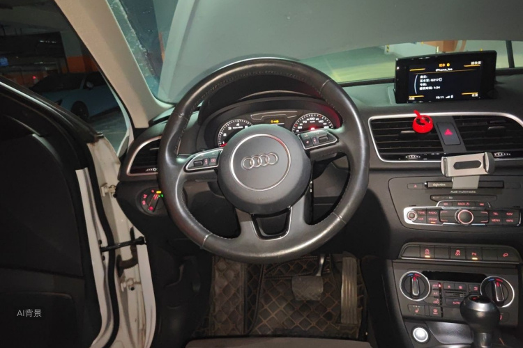 Audi Q3 2018 car image #12