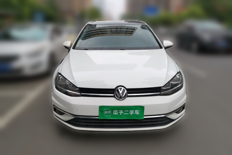 Volkswagen Golf 2018 car image #3