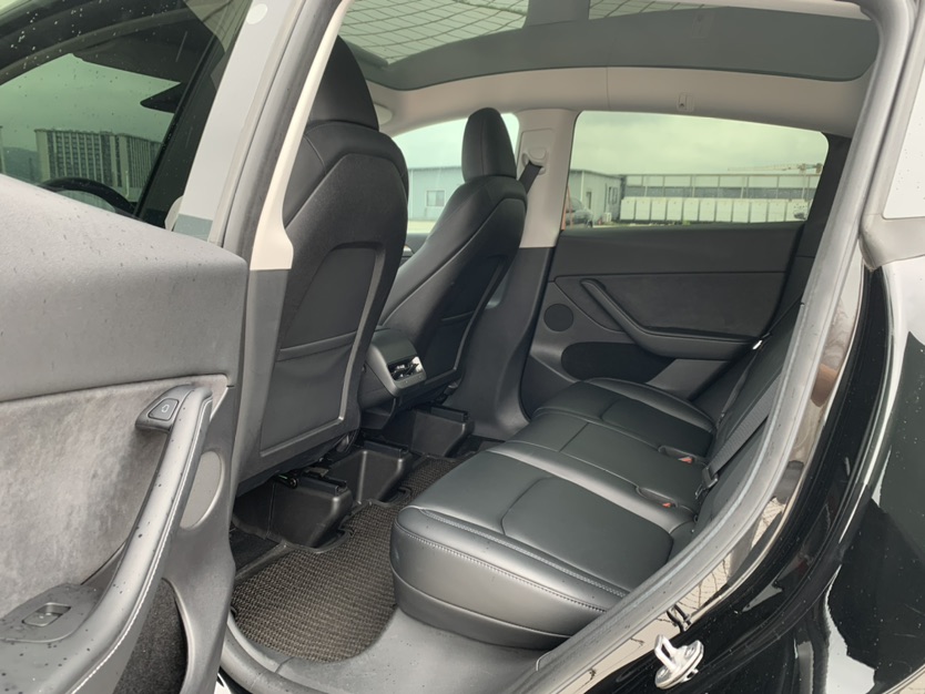 Tesla Model Y 2023 #8 Tesla Model Y 2023 car image #8