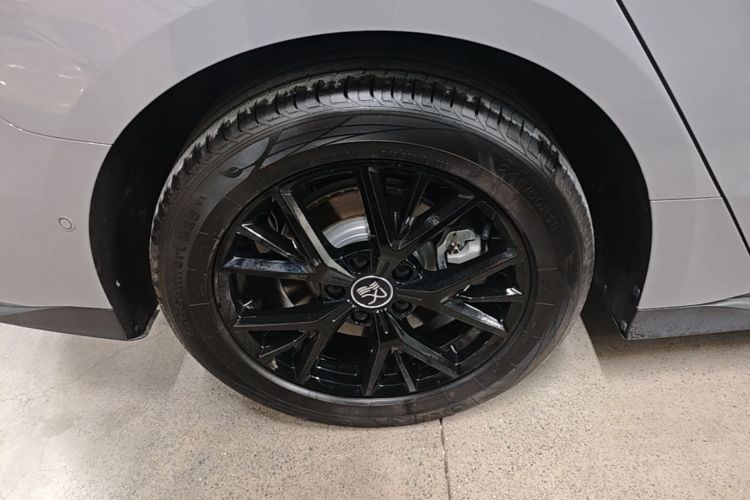 BYD Han 2025 car image #10